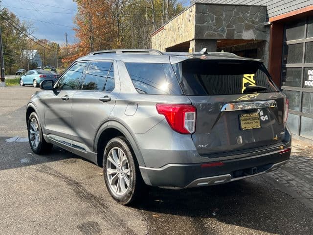 Photo 3 of 2024 Ford Explorer XLT