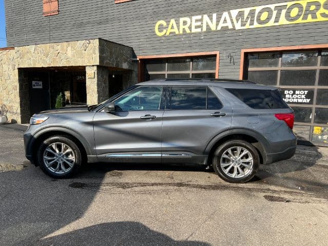 Photo 2 of 2024 Ford Explorer XLT